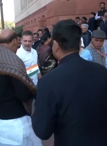 Rahul Gandhi tricolour protest