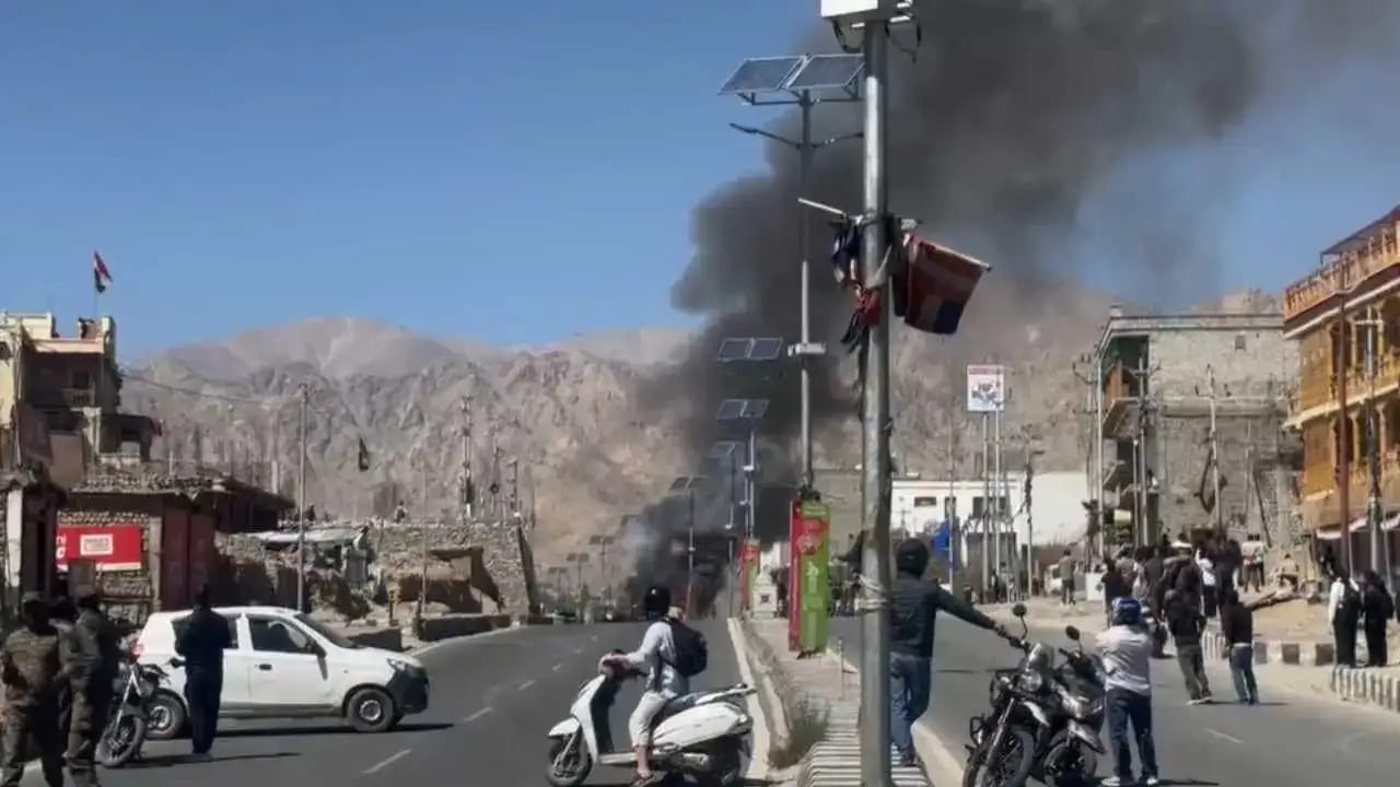 संवाद से समाधान तक: लेह-लद्दाख में हिंसा का सबक